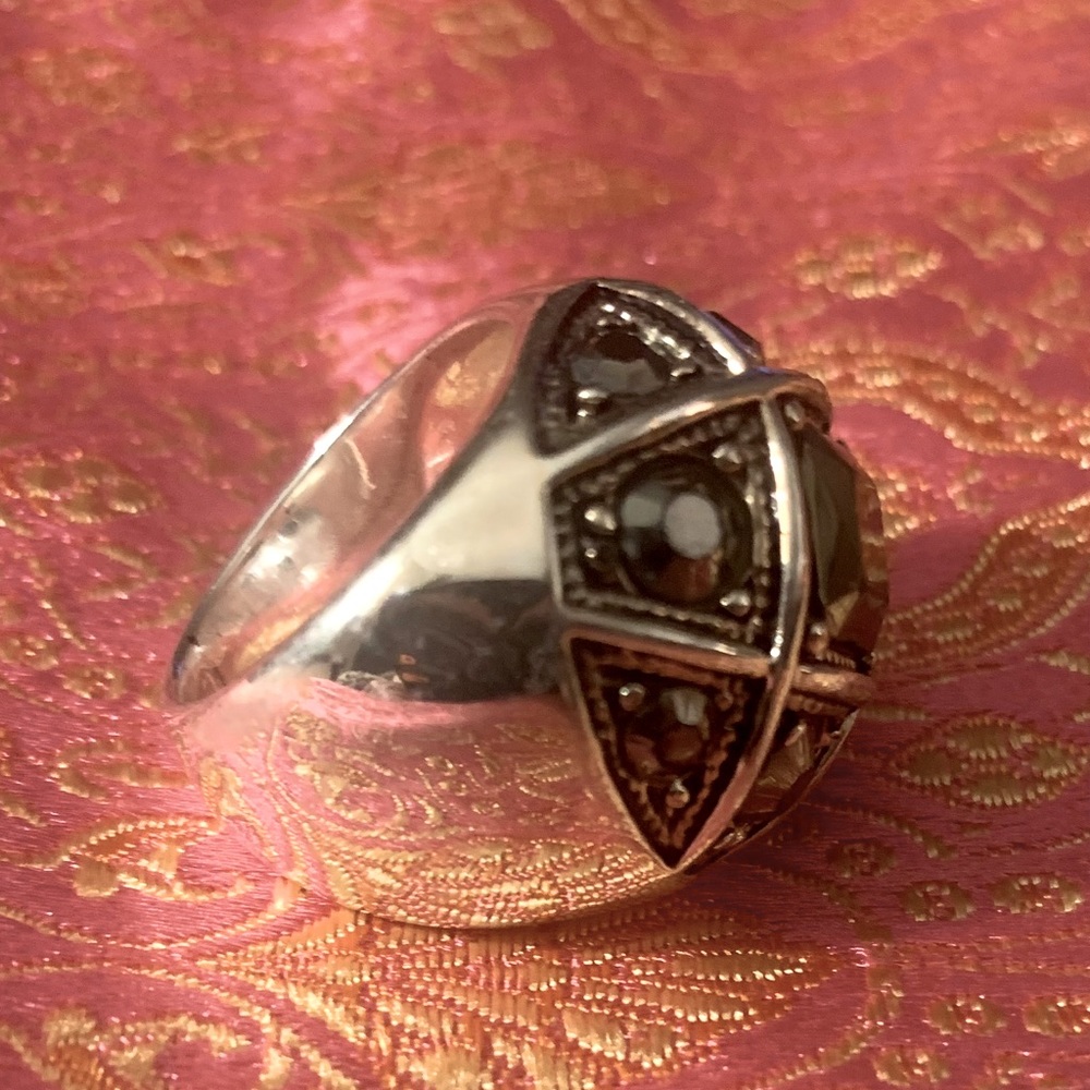 Beautiful gently worn ring - Picture 5 of 6